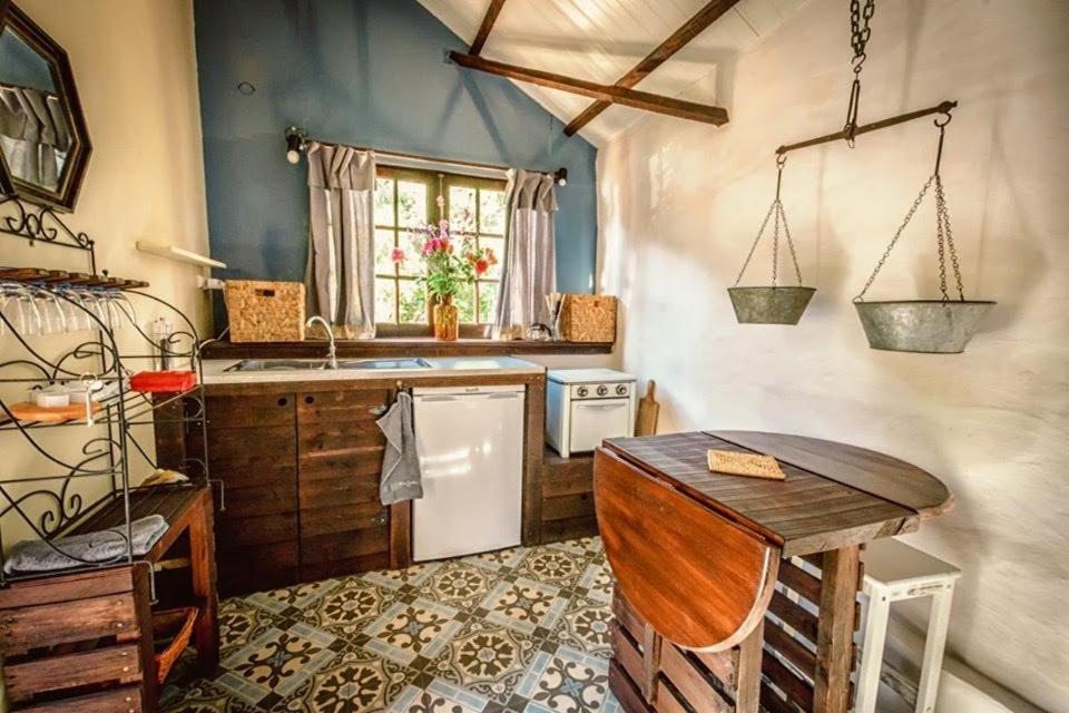 Unique Tiny House With Natural Building Techniques Figueiro Dos Vinhos Exterior photo